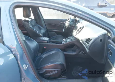 2015 Chrysler 200 S z USA, uszkodzony, nr VIN 1C3CCCBB0FN613711